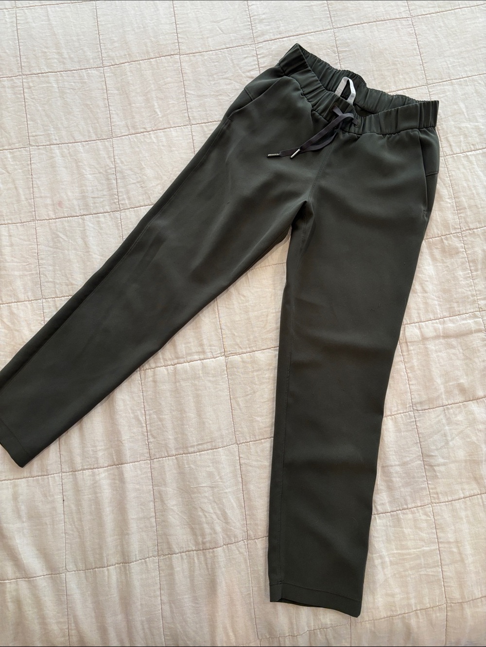 Women’s lululemon Olive Green Elastic Waist Pants